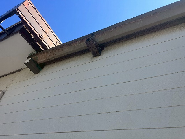 壁の塗装をチェック